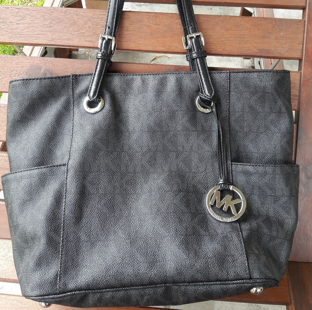 Michael Kors black tote. Great condition.